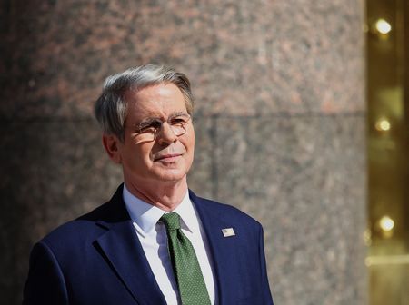 tagreuters.com2025binary_LYNXMPEL3F07U-VIEWIMAGE