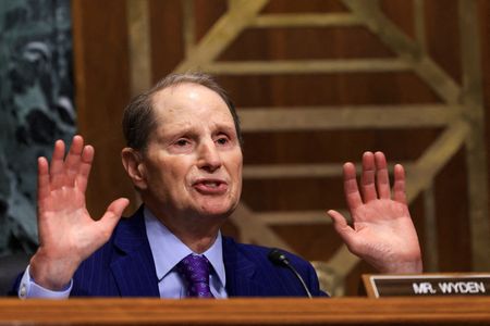 tagreuters.com2025binary_LYNXMPEL3T0XV-VIEWIMAGE