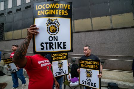 tagreuters.com2025binary_LYNXMPEL4F0O9-VIEWIMAGE