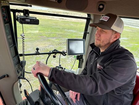 tagreuters.com2025binary_LYNXMPEL580B3-VIEWIMAGE