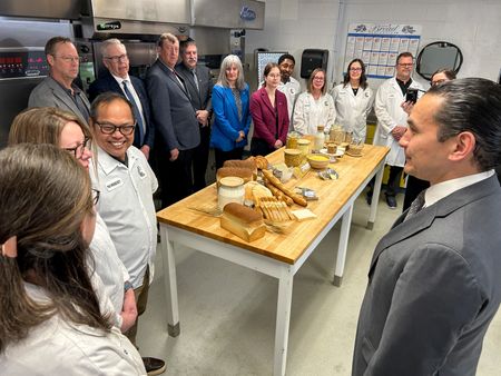 tagreuters.com2025binary_LYNXMPEL580B5-VIEWIMAGE