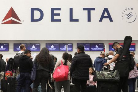 tagreuters.com2025binary_LYNXMPELAC18T-VIEWIMAGE