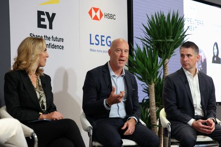 tagreuters.com2025binary_LYNXMPELB2118-VIEWIMAGE