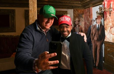 tagreuters.com2025binary_LYNXNPEL0J03G-VIEWIMAGE