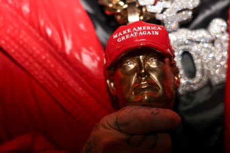 tagreuters.com2025binary_LYNXNPEL0J04C-VIEWIMAGE