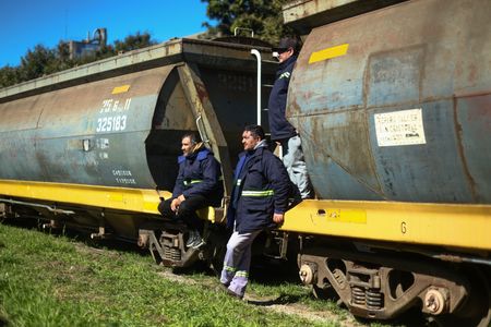 tagreuters.com2025binary_LYNXNPEL1P0TR-VIEWIMAGE