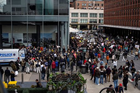 tagreuters.com2025binary_LYNXNPEL2107Y-VIEWIMAGE