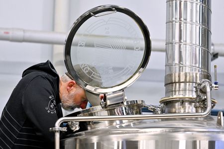 tagreuters.com2025binary_LYNXNPEL240U0-VIEWIMAGE