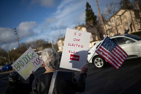 tagreuters.com2025binary_LYNXNPEL250GG-VIEWIMAGE