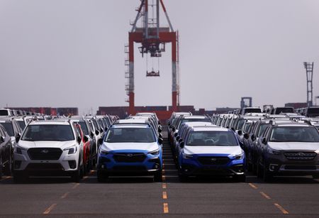 tagreuters.com2025binary_LYNXNPEL2Q084-VIEWIMAGE