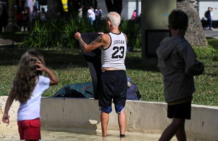 tagreuters.com2025binary_LYNXNPEL2U0SE-VIEWIMAGE