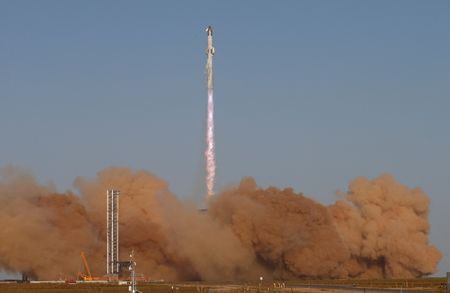 tagreuters.com2025binary_LYNXNPEL2U0W0-VIEWIMAGE