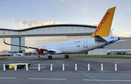 tagreuters.com2025binary_LYNXNPEL3020M-VIEWIMAGE