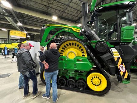 tagreuters.com2025binary_LYNXNPEL3404V-VIEWIMAGE