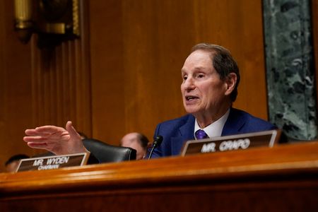 tagreuters.com2025binary_LYNXNPEL370DZ-VIEWIMAGE