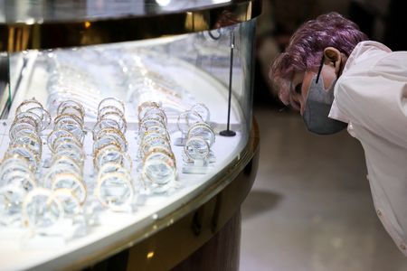 tagreuters.com2025binary_LYNXNPEL380N8-VIEWIMAGE