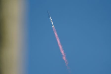 tagreuters.com2025binary_LYNXNPEL4R02R-VIEWIMAGE