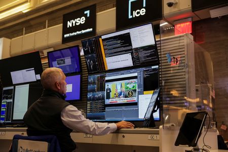 tagreuters.com2025binary_LYNXNPEL550HI-VIEWIMAGE