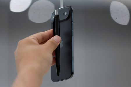 tagreuters.com2025binary_LYNXNPEL89010-VIEWIMAGE