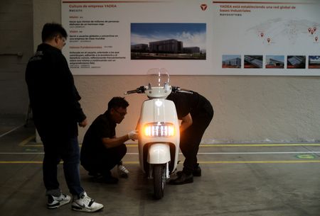 tagreuters.com2025binary_LYNXNPEL8B005-VIEWIMAGE