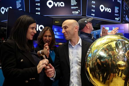 tagreuters.com2025binary_LYNXNPEL8B0UT-VIEWIMAGE