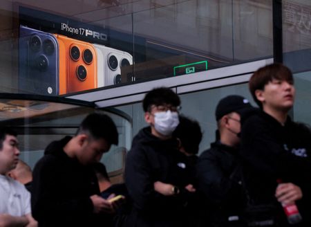 tagreuters.com2025binary_LYNXNPEL8I04O-VIEWIMAGE