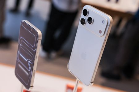 tagreuters.com2025binary_LYNXNPEL8I04S-VIEWIMAGE