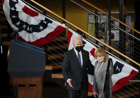 tagreuters.com2022binary_LYNXMPEI2118T-VIEWIMAGE