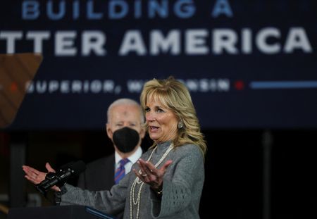 tagreuters.com2022binary_LYNXMPEI2118V-VIEWIMAGE