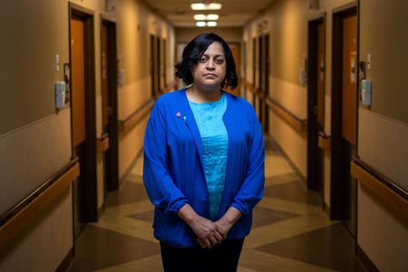 tagreuters.com2022binary_LYNXNPEI440FW-VIEWIMAGE