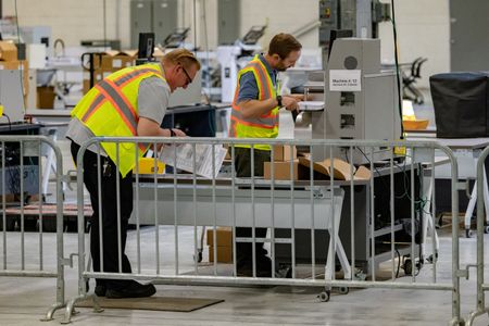 tagreuters.com2022binary_LYNXNPEI4H14E-VIEWIMAGE