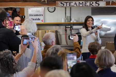 tagreuters.com2024binary_LYNXMPEK0L00X-VIEWIMAGE