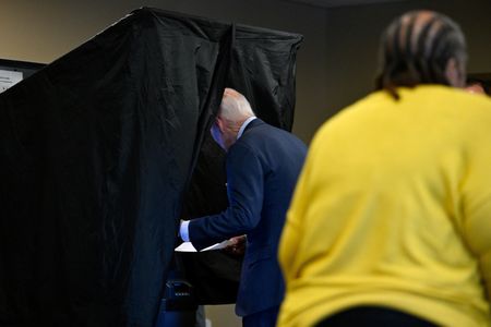 tagreuters.com2024binary_LYNXMPEK9R0KB-VIEWIMAGE