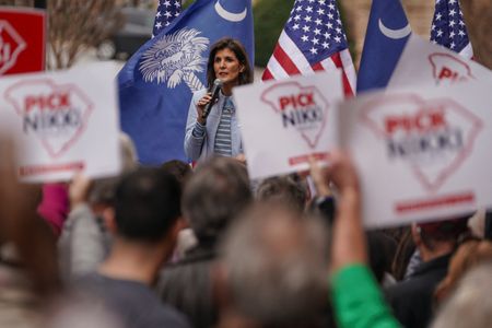 tagreuters.com2024binary_LYNXNPEK190AH-VIEWIMAGE