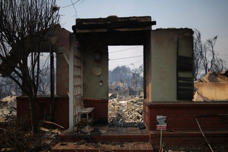 tagreuters.com2025binary_LYNXMPEL070WB-VIEWIMAGE