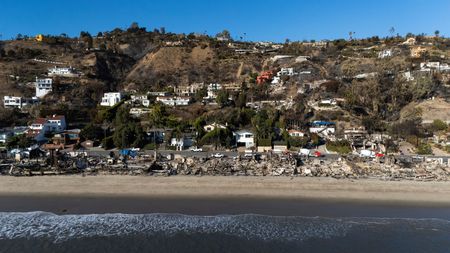 tagreuters.com2025binary_LYNXMPEL0E17G-VIEWIMAGE