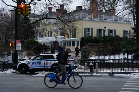 tagreuters.com2025binary_LYNXMPEL1A0V2-VIEWIMAGE