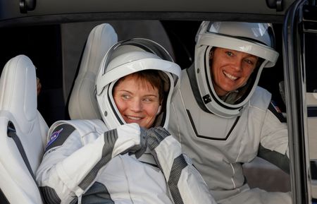 tagreuters.com2025binary_LYNXMPEL2B10T-VIEWIMAGE