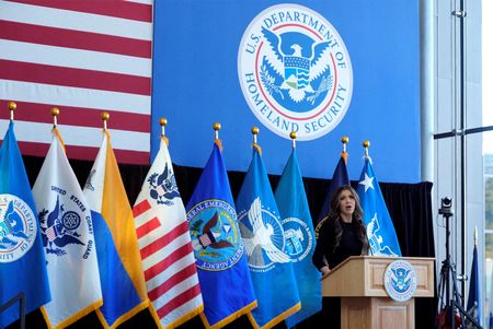 tagreuters.com2025binary_LYNXMPEL2K147-VIEWIMAGE