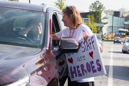 tagreuters.com2025binary_LYNXMPEL3F0WZ-VIEWIMAGE