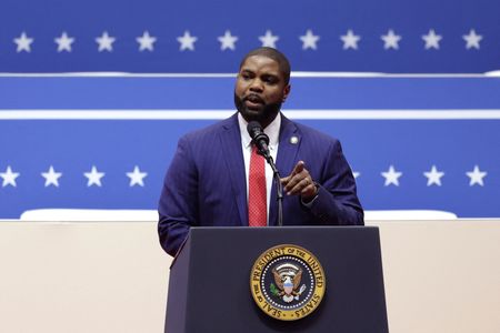 tagreuters.com2025binary_LYNXMPEL3M01P-VIEWIMAGE