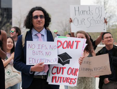 tagreuters.com2025binary_LYNXMPEL3N15Q-VIEWIMAGE