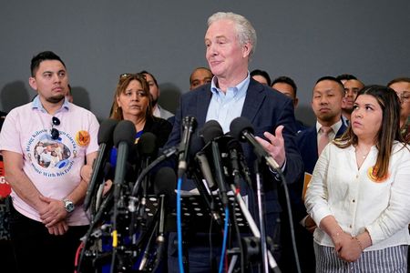 tagreuters.com2025binary_LYNXMPEL3T0T4-VIEWIMAGE