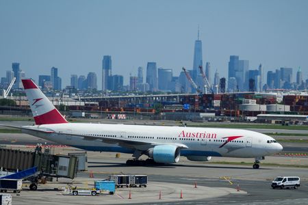 tagreuters.com2025binary_LYNXMPEL4B00I-VIEWIMAGE