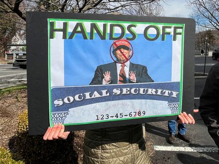 tagreuters.com2025binary_LYNXMPEL4J0DM-VIEWIMAGE