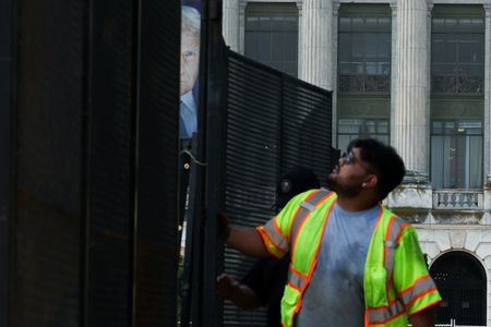 tagreuters.com2025binary_LYNXMPEL5D04X-VIEWIMAGE