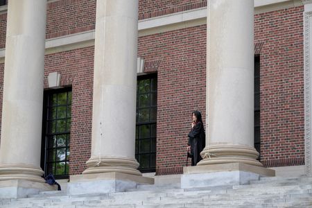 tagreuters.com2025binary_LYNXMPEL5F0DE-VIEWIMAGE