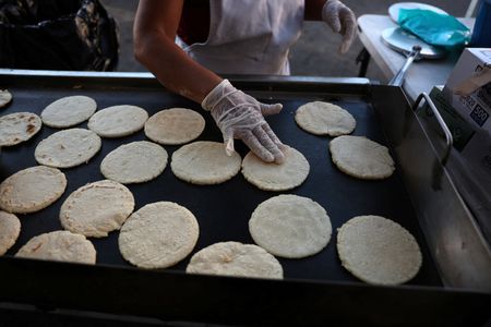 tagreuters.com2025binary_LYNXMPEL5G0KW-VIEWIMAGE