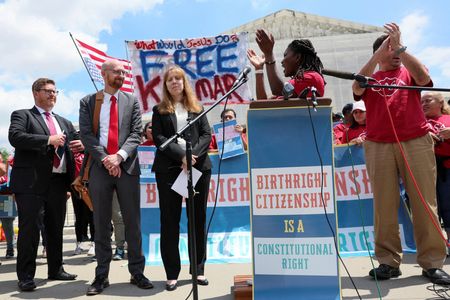 tagreuters.com2025binary_LYNXMPEL6D0CS-VIEWIMAGE