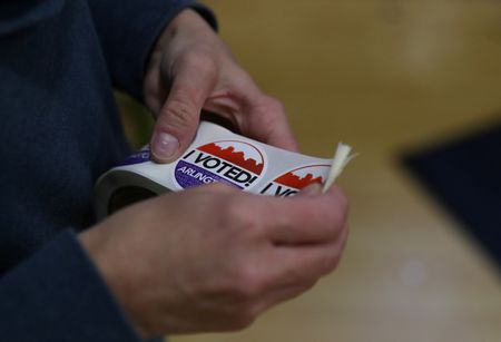 tagreuters.com2025binary_LYNXMPEL9Q0E8-VIEWIMAGE